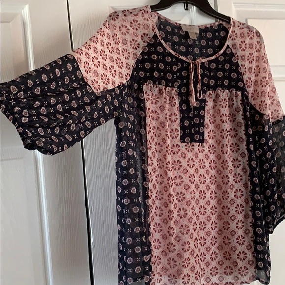 Blouse - Picture 2 of 3